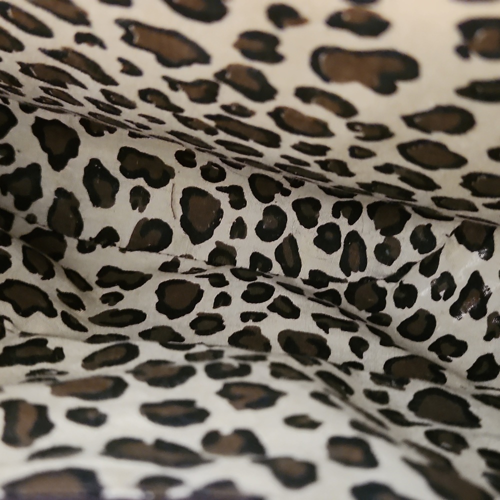 Big Brown Straw Bag With Animal Print Lining And Front Hardware Closure - Picture 14 of 15